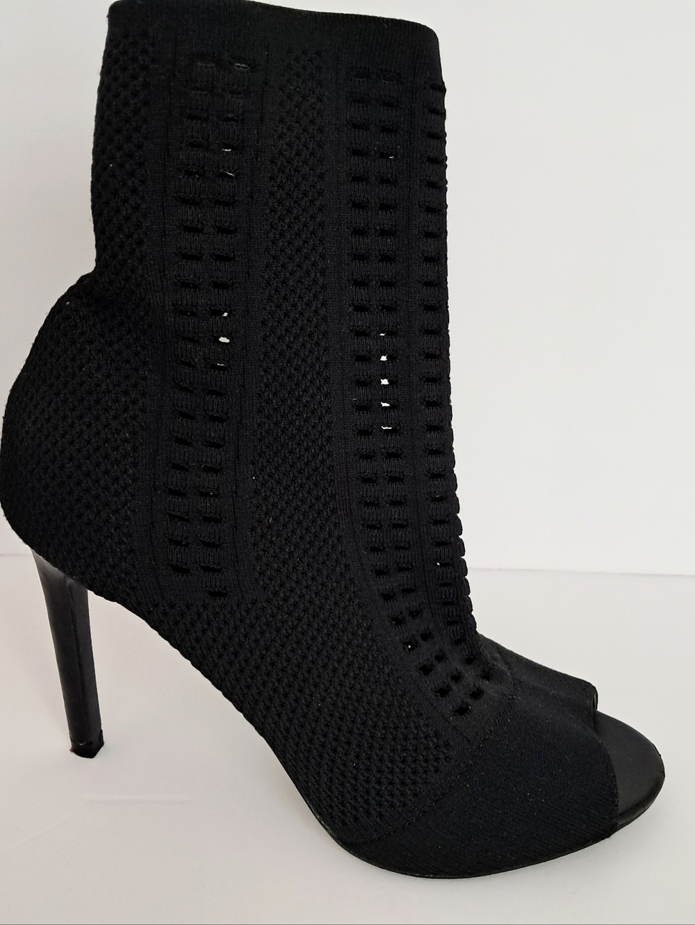 Charles by Charles David Peep Toes Mesh Boots with Skinny Heel size 7 M in Black